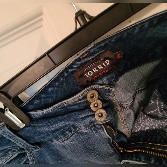 Torrid Size 26 3 button distressed faded denim jeans - Picture 5 of 8